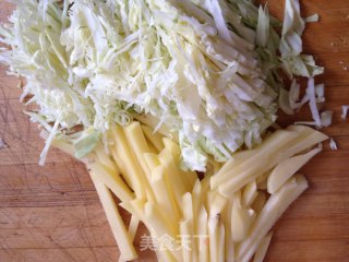 Braised Noodles with Pork and Beans recipe