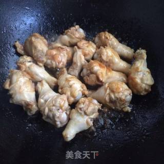 Stewed Mushrooms with Chicken Wings and Roots recipe