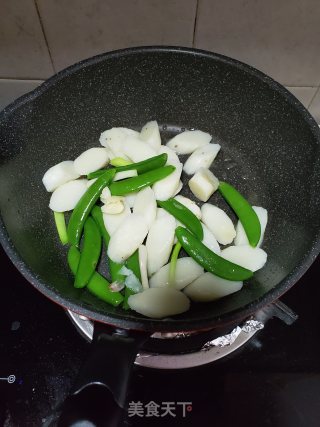 Fried Crispy Cashew Nuts with Yam recipe