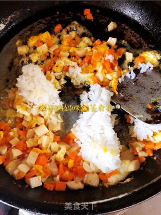 [xiangrui Baby Dining Table] Fried Rice with Fish Sausage and Preserved Egg recipe