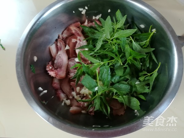 Coriander Mixed with Pork Head recipe