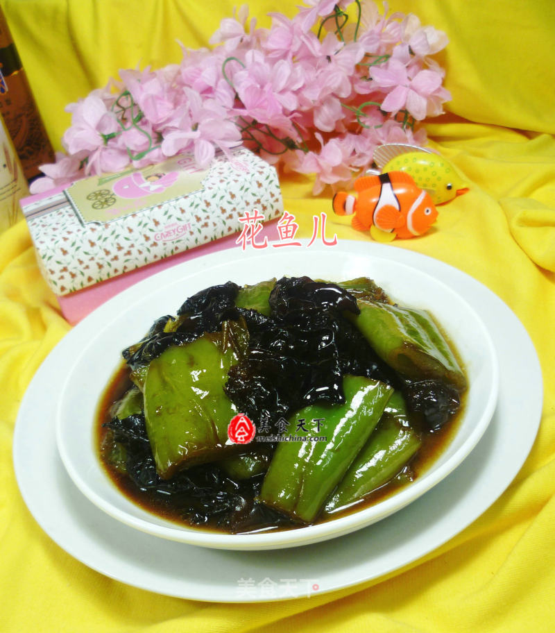 Huayu'er's Home-cooked Side Dish~~~~~~ Black Fungus Roasted Tiger Skin Pepper recipe