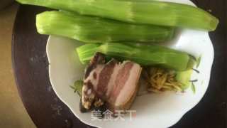 Stir-fried Lettuce with Old Bacon recipe