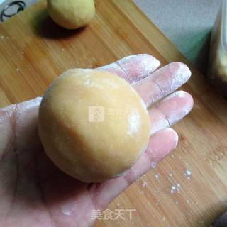 #新良第一节婚纱大赛# Mooncakes with Lotus Seed Paste and Egg Yolk recipe