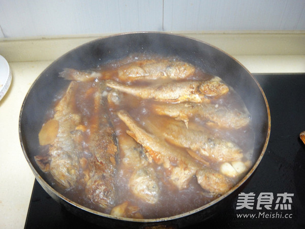 Sweet and Sour Yellow Croaker recipe