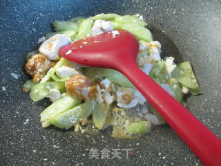 Stir-fried Cucumber with Salted Duck Eggs recipe