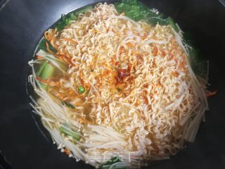 Instant Noodles with Enoki Mushroom and Cordyceps recipe