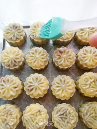 Bean Paste and Egg Yolk Mooncakes recipe