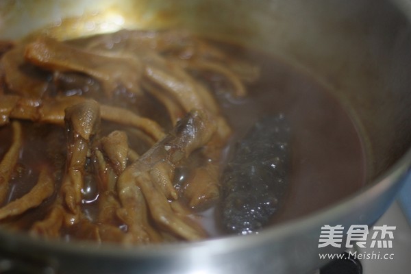 Duck Feet with Abalone Sauce and Sea Cucumber recipe