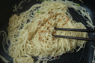 Fried Noodles with Walnuts recipe