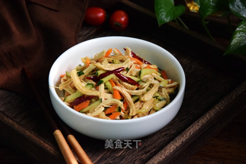 Cucumber with Chicken Shreds recipe