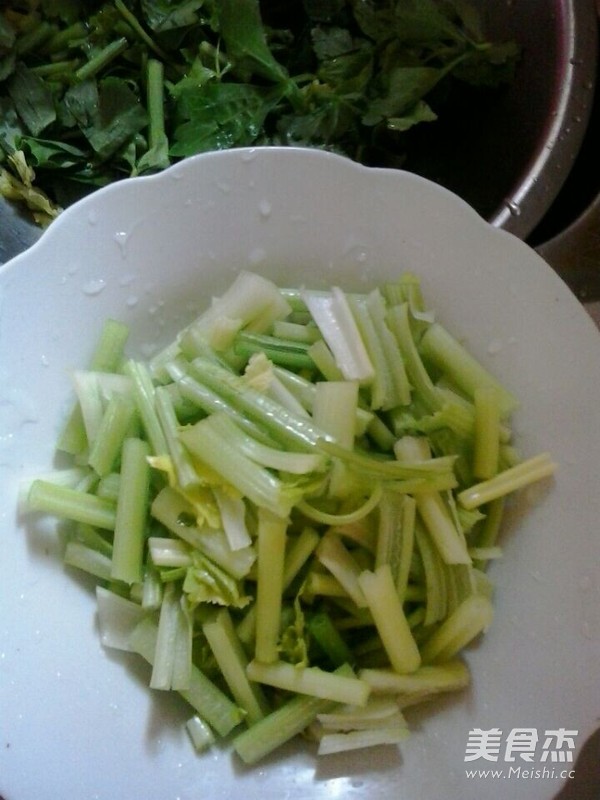 Celery Stir-fried Beef recipe