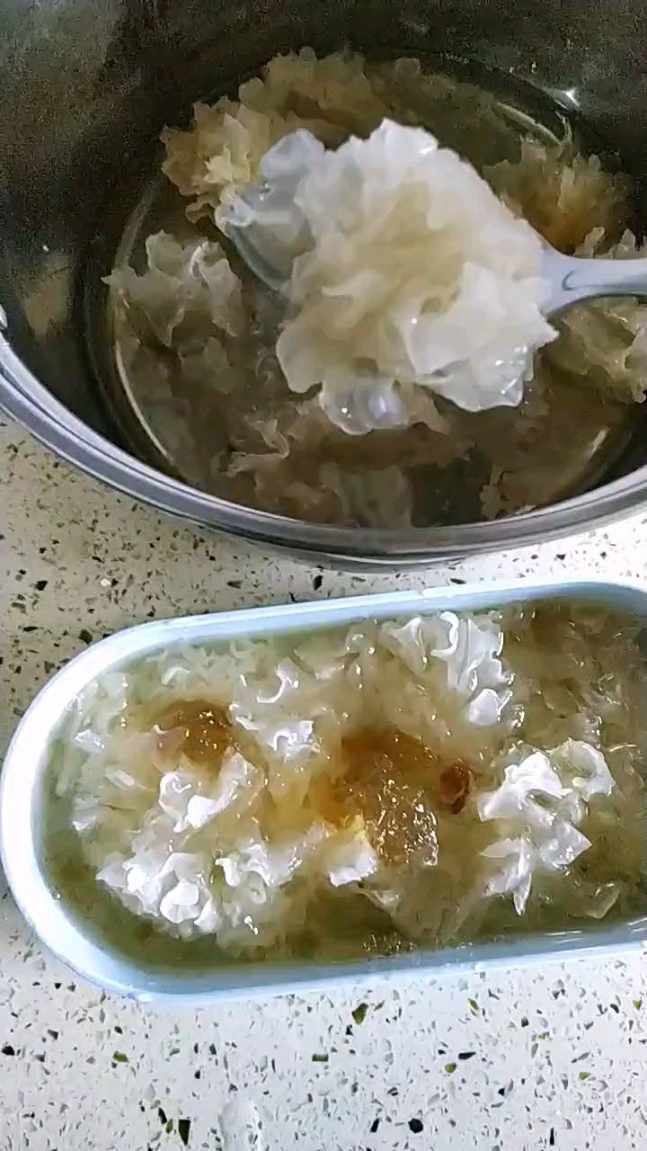 Microwave Version of Peach Gum and White Fungus Soup recipe