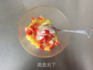 Crispy Yogurt Fruit Cup recipe