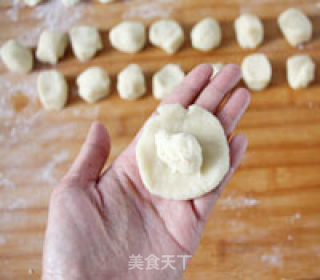 Lotus Paste and Egg Yolk Crisp recipe