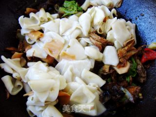 [made of Fried Noodles with Fried Sauce] Colorful Cat's Ear Fried Noodles with Fried Sauce recipe