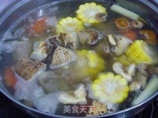 [winter Healthy Vegetables] Calcium Supplement and Moisturizing Soup---flower Mushroom and Corn Ribs Soup recipe