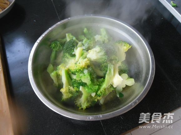 Broccoli with Thousand Island Sauce recipe