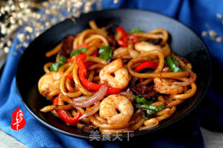 A Good Way to Make A Good Taste [udon Noodles with Stir-fried Vegetables and Soy Sauce] recipe