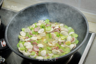 Fava Bean and Mushroom Stir-fried Bacon, A Delicacy Not to be Missed in The Broad Bean Season recipe