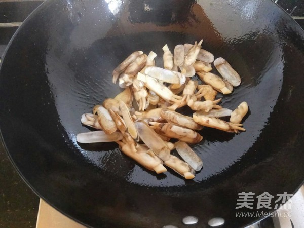 Fried Razor Clams with Garlic recipe