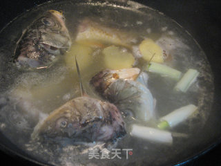 Fish Head and Fish Tail Shredded Tofu Soup recipe