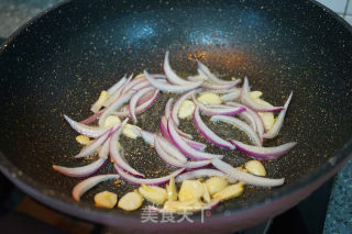 Spicy Stir-fried Pork Ears -------- Practice with Braised Pork Ears recipe