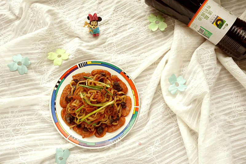 Stir-fried Instant Noodles with Mushrooms and Carrots recipe