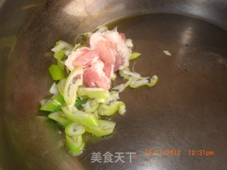 Stir-fried Mushrooms with Green Pepper recipe