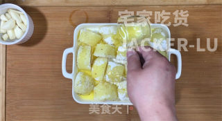 Super Crispy and Buttery Baked Potato Wedges, Full of Milk Flavor, Crispy Crust, Soft and Layered Inside! recipe