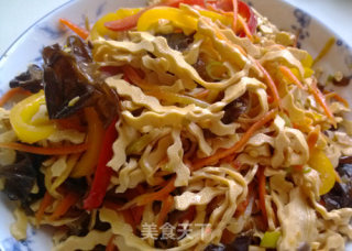 Simple Changes of Colored Pepper Tofu Silk Achieve Different Effects recipe