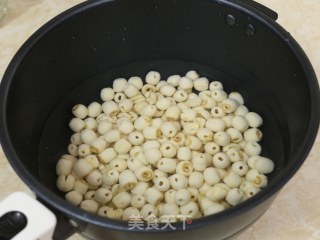 Cantonese-style Moon Cake with Lotus Seed Paste (with Invert Syrup and Lotus Seed Paste Filling) recipe