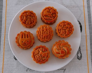 Cantonese-style Bean Paste Egg Yolk Mooncakes (super Detailed Steps, Suitable for Novices) recipe