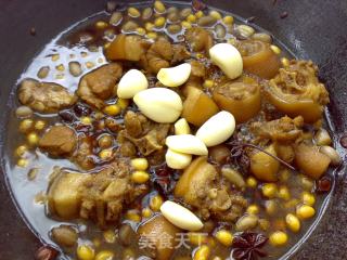 Braised Pork Tail with Peanuts and Soybeans recipe