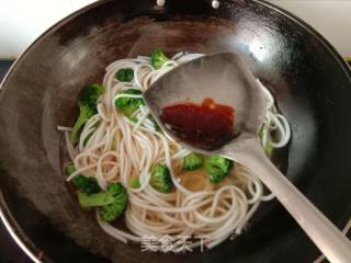 Broccoli Fish Cake Boiled Rice Noodles recipe