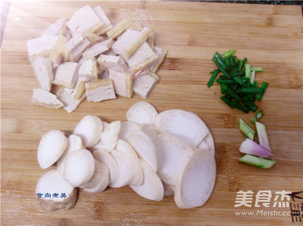 Fried Pleurotus Eryngii with Pork Skin recipe