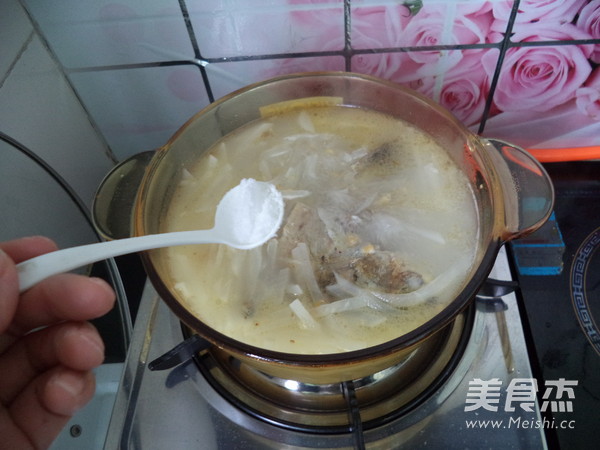 Carp Soup with White Radish recipe