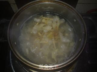Adenophora Polygonatum, White Fungus and Barley Soup recipe