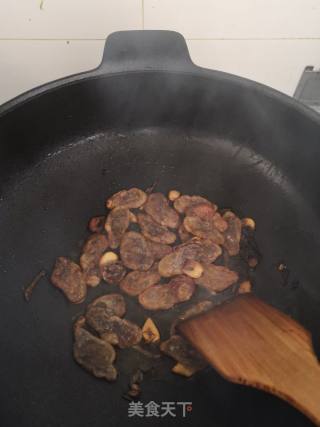 Fried Sausage with Snow Pea recipe