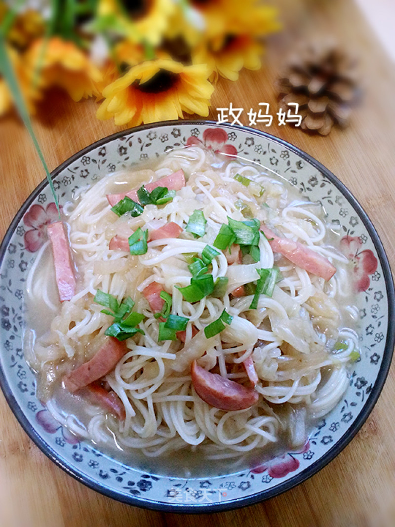 Cabbage Soy Pot Noodles recipe