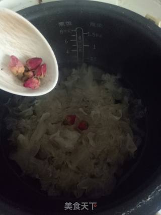 Rose Tremella Soup recipe