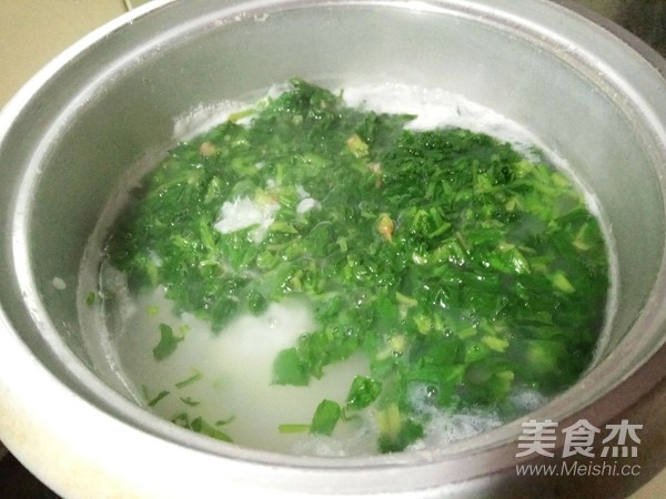 Spinach Congee with Pine Nuts recipe