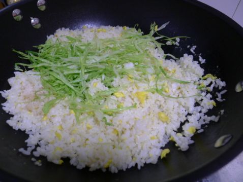 Fried Rice with Shredded Lettuce and Egg recipe