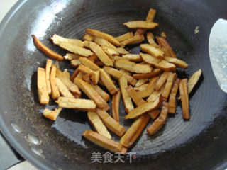 Stir-fried Pork with Celery and Dried Tofu recipe