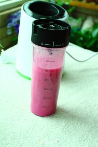 Dragon Fruit Milkshake recipe
