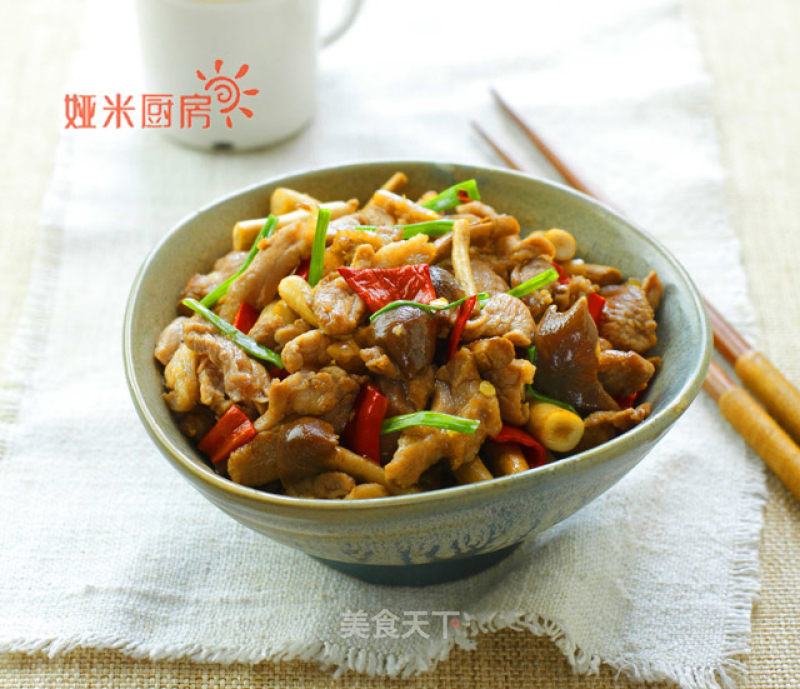 Eat The Right Meat in Summer-stir-fried Duck with Fresh Tea Tree Mushrooms