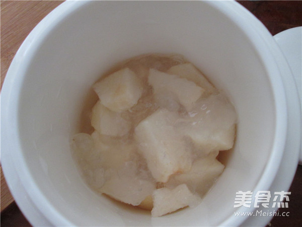 Stewed Hashima and Tremella with Rock Sugar and Sydney recipe