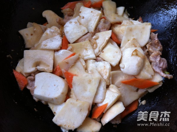 Stir-fried Pork with Bailing Mushroom recipe