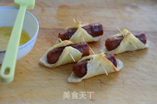 Black Pepper Beef Sausage Toast Roll recipe