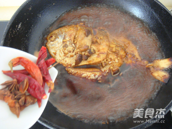 Braised Pomfret with Mushrooms recipe